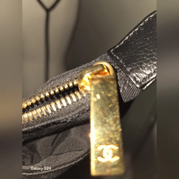 Chanel Black Executive Leather Tote Bag - Picture 8 of 8